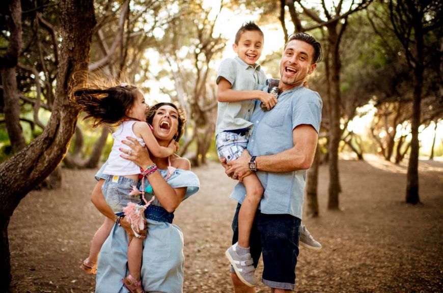 shooting photo famille rires deux enfants