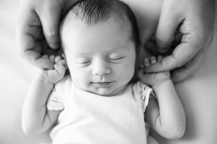 Photo-bebe-naissance-Photographe-bebe-regard-d-auteur-Laura-Bugnet