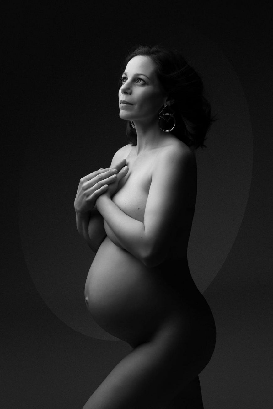 Photo-Femme-enceinte-nue-Photographe-portrait-femme-enceinte-nue-seance-photo-grossesse-Marine-Royer-regard-d-auteur