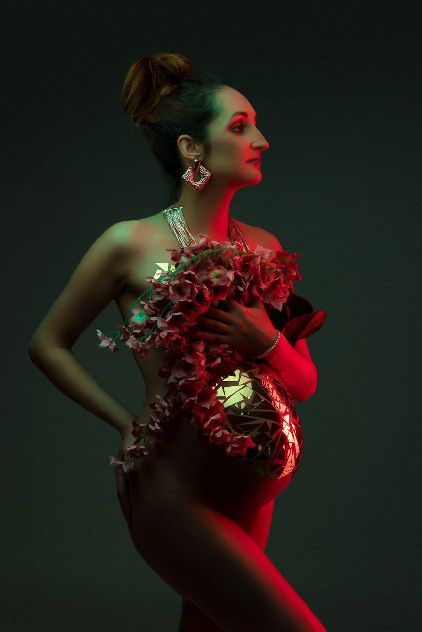 Photo-Femme-enceinte-nue-Photographe-portrait-femme-enceinte-nue-seance-photo-grossesse-Marine-Royer-regard-d-auteur-2