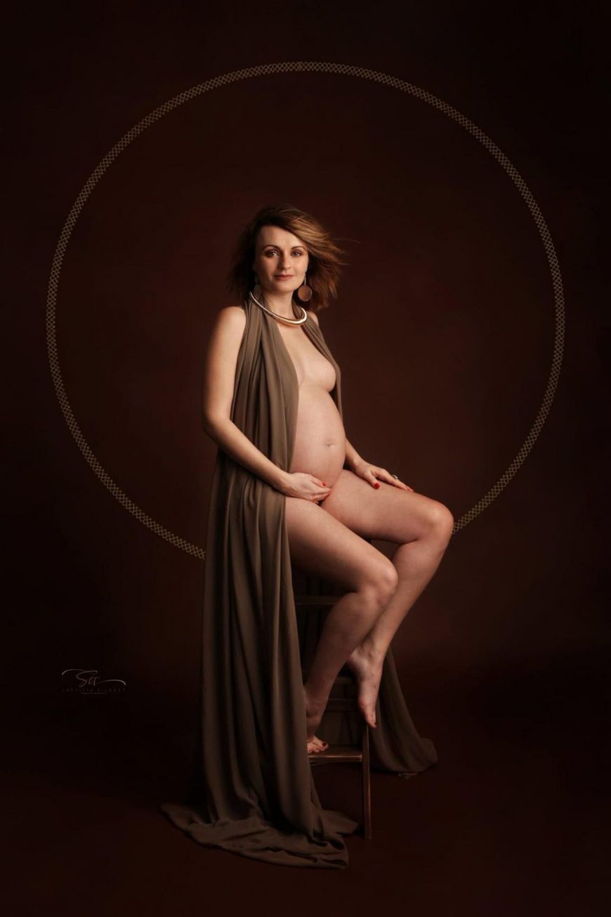 Photo-Femme-enceinte-nue-Photographe-portrait-seance-photo-grossesse-SLT-Photographie-regard-d-auteur