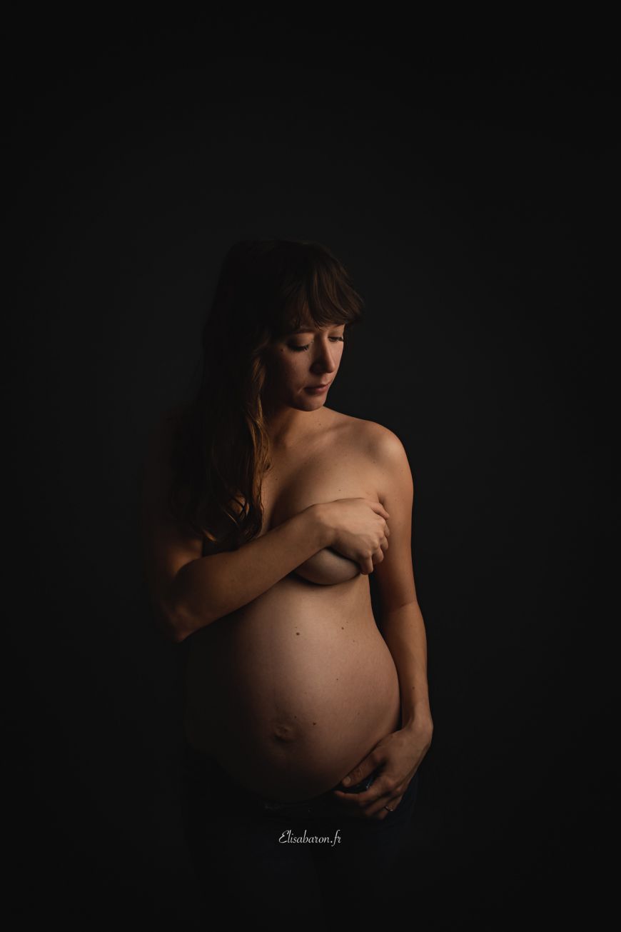 Photo-Femme-enceinte-nue-Photographe-portrait-seance-photo-grossesse-Elisa-Baron-regard-d-auteur-2