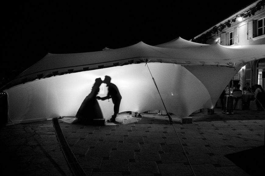 Photographe-idee-photo-mariage-originale-couple-regard-d-auteur-Marta-Krakowka