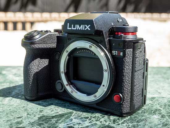 découvrez le panasonic lumix s1 ii, un appareil photo qui allie performance et innovation. bien qu'incontournable pour les passionnés de photographie, certains aspects suscitent la controverse. explorez ses fonctionnalités, ses avantages et ses critiques pour faire le meilleur choix.