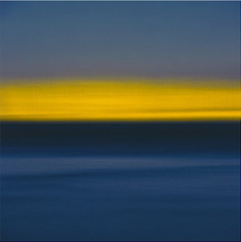 découvrez l'exposition photo 'horizon vertical', une exploration visuelle captivante qui met en lumière des paysages verticaux uniques. plongez dans un univers artistique où les lignes se dessinent et les perspectives se renouvellent, offrant une expérience immersive et inspirante.