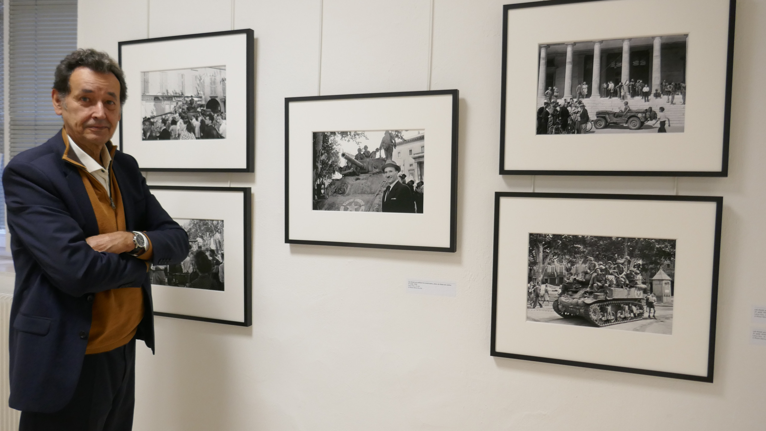 découvrez notre exposition photo captivante, qui met en lumière des talents émergents et des œuvres emblématiques. plongez dans un univers visuel fascinant où chaque image raconte une histoire unique. ne manquez pas cet événement artistique incontournable !