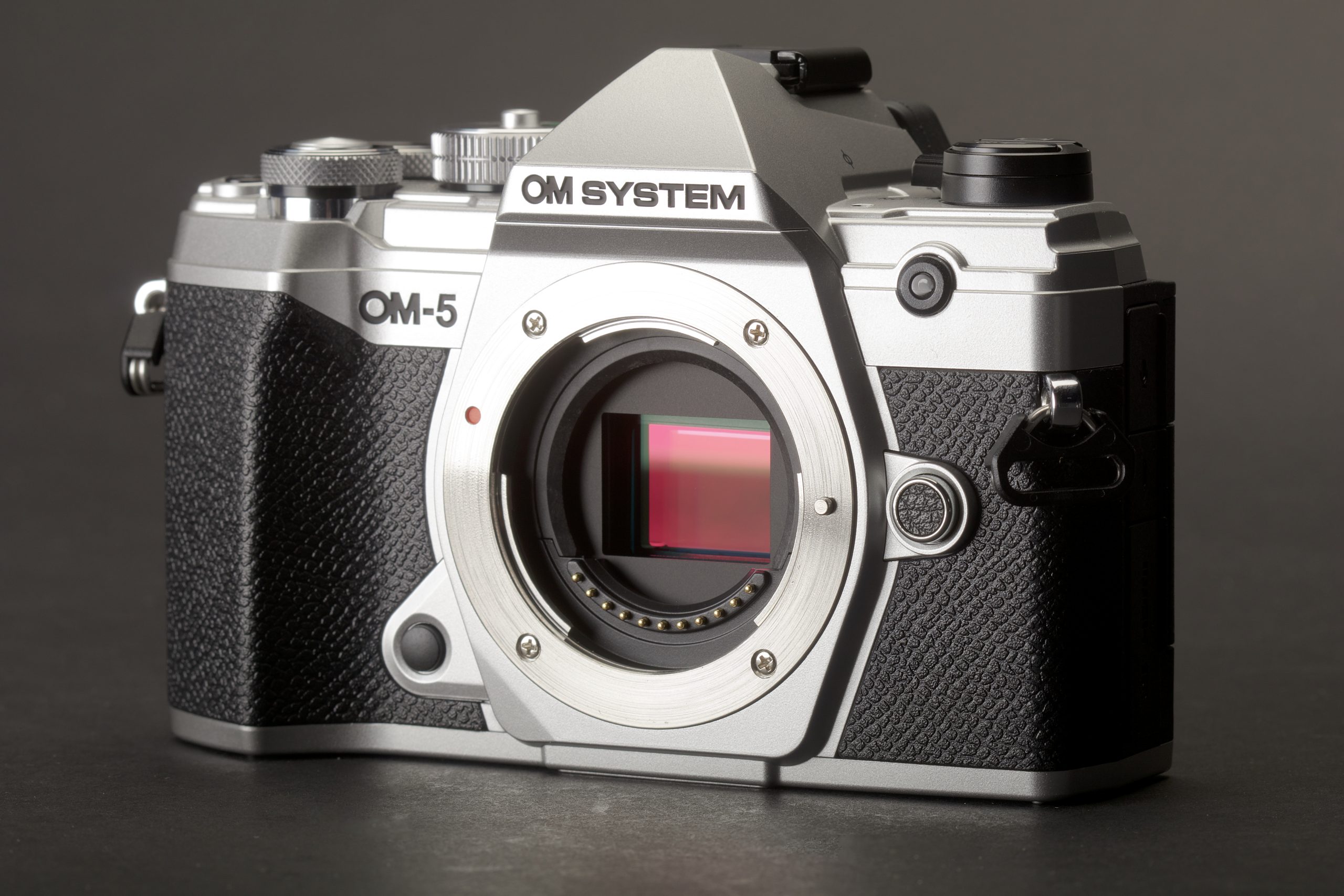 découvrez l'om-5 mark ii, l'appareil photo révolutionnaire qui allie la connectivité usb-c à des fonctionnalités de photo computationnelle avancées. capturez des images extraordinaires avec une technologie de pointe et un confort d'utilisation inégalé.