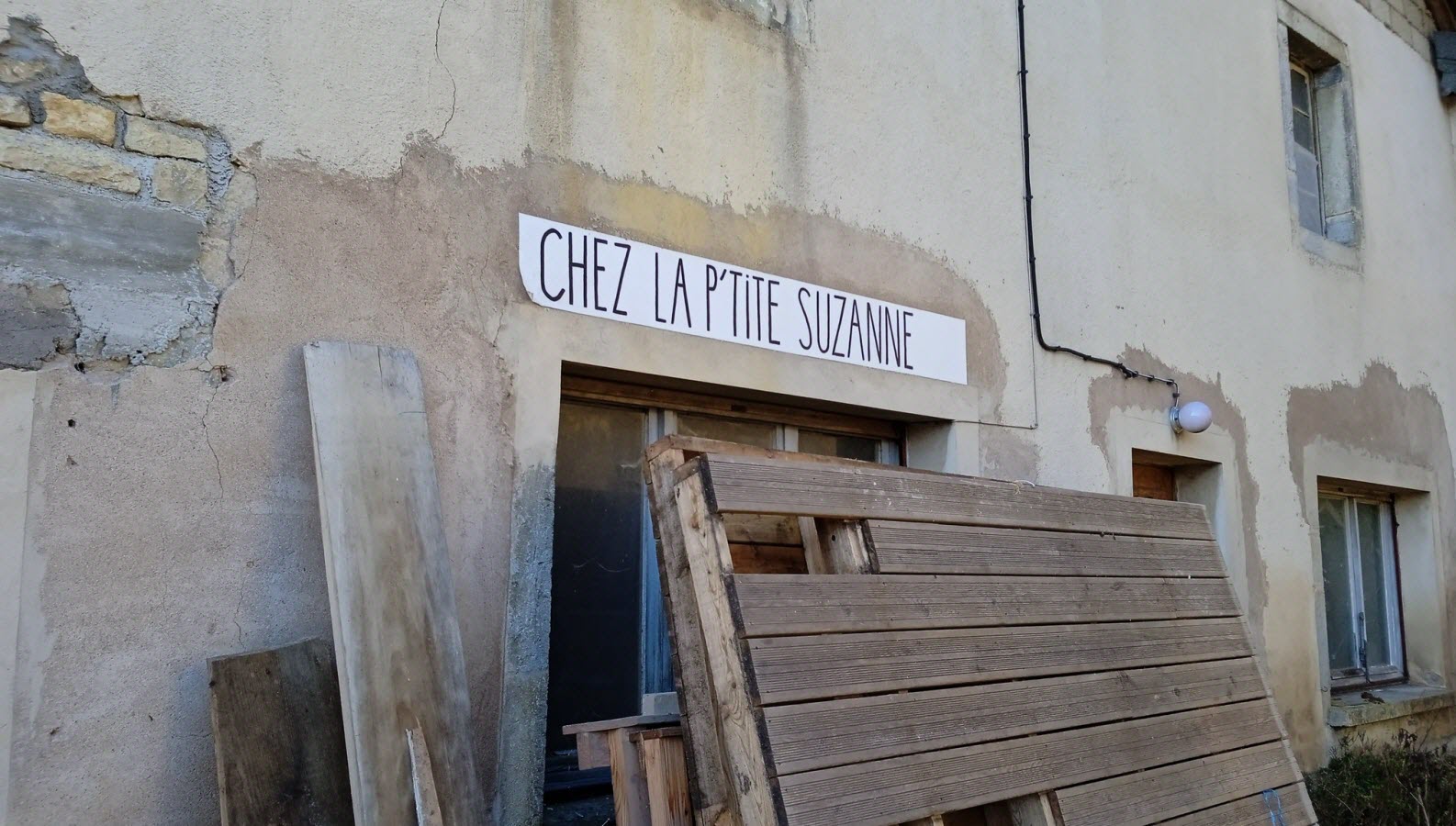 découvrez notre hommage aux artisans locaux, ces créateurs passionnés qui subliment notre patrimoine culturel avec leur savoir-faire unique. explorez leurs œuvres authentiques et soutenez l'économie locale en célébrant leur talent.