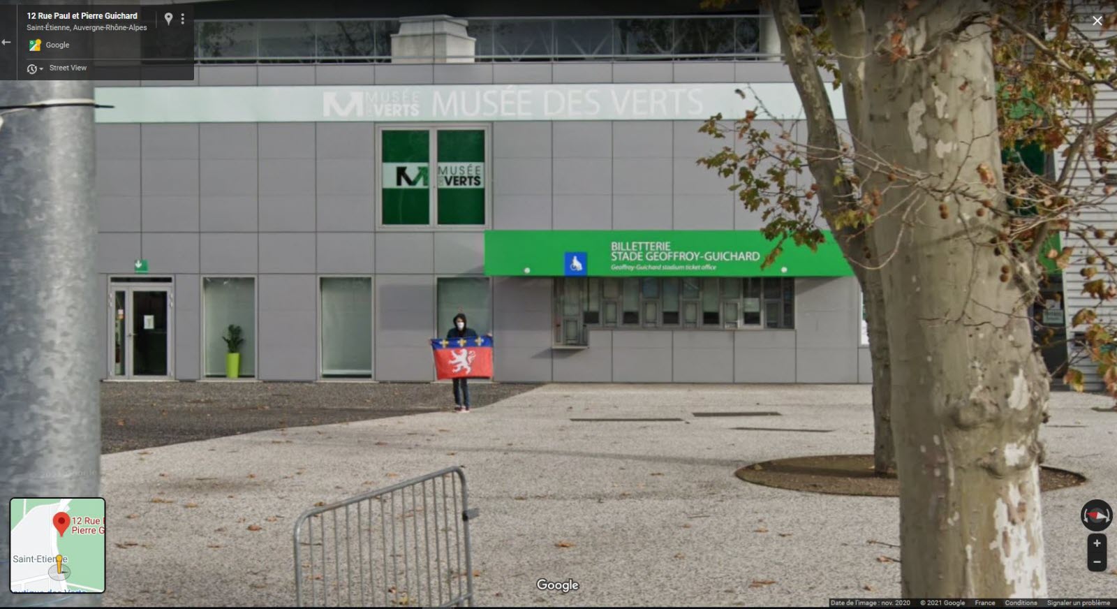 découvrez l'étrange histoire de l'homme nu qui a fait sensation sur google maps avec un jackpot inattendu ! plongez dans cet événement insolite qui allie humour et curiosité géographique.