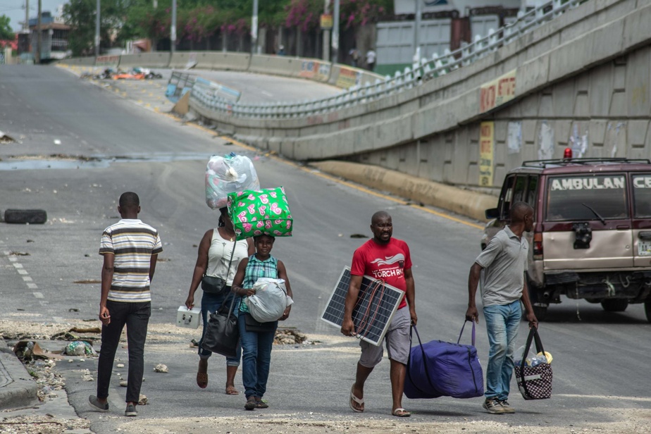 découvrez siffroy, l'étoile montante du photojournalisme haïtien. plongez dans son univers captivant à travers des images authentiques qui racontent l'histoire et la réalité d'haïti.