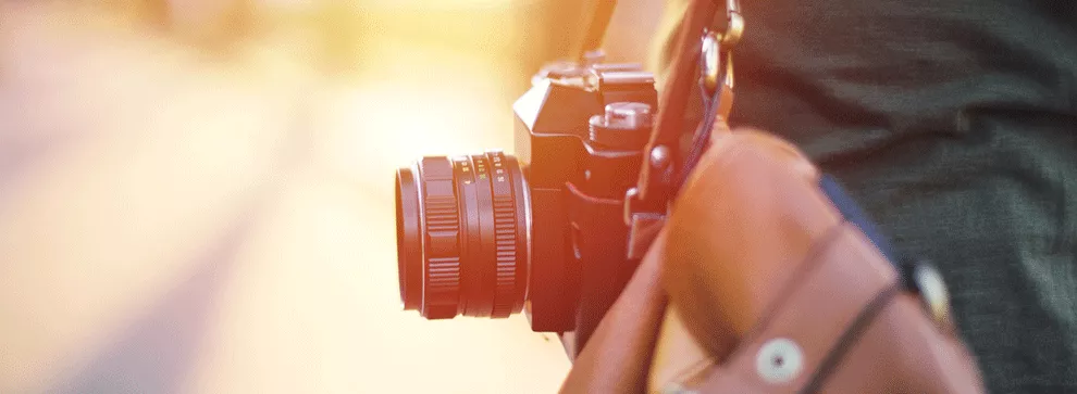 découvrez le métier de photo-reporter : un professionnel de l'image qui capture l'actualité en photo pour illustrer et raconter des histoires à travers le monde.