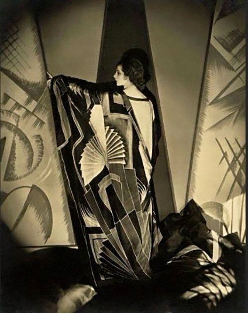 découvrez le pictorialisme, un mouvement esthétique qui a révolutionné la photographie à la fin du xixe siècle en valorisant l'artisanat et l'expression personnelle. explorez ses techniques, ses principaux artistes et l'impact durable de ce style sur l'histoire de l'image.