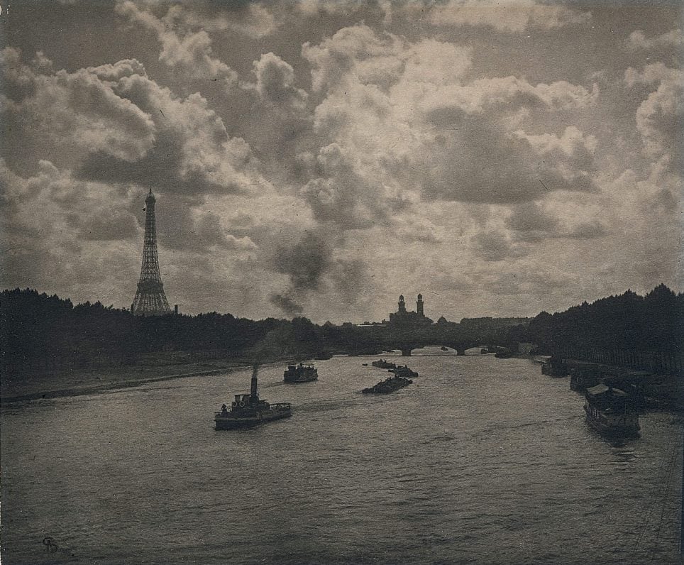 découvrez le pictorialisme, un mouvement artistique qui a façonné la photographie à la fin du 19ème et début du 20ème siècle. explorez ses caractéristiques, ses artistes emblématiques et son impact sur la perception de la photographie comme forme d'art.