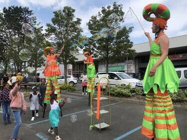 découvrez l'histoire et l'évolution du quartier lannion à travers une œuvre collective unique, où habitants et artistes partagent leurs regards et expériences pour valoriser ce lieu vivant et inspirant.