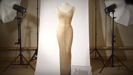 découvrez les objets rares et souvenirs de marilyn monroe mis aux enchères. plongez dans l’histoire de l’icône hollywoodienne à travers une vente exceptionnelle de pièces uniques.