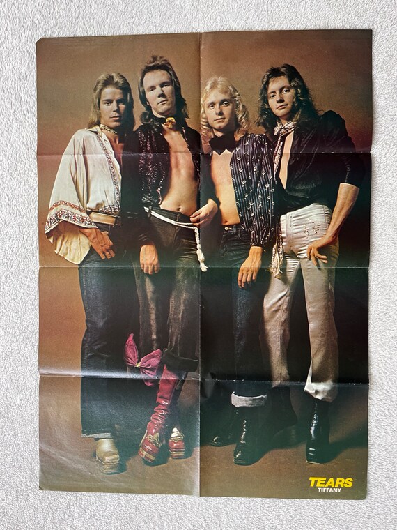 découvrez les tirages vintage emblématiques des années 70 réalisés par le célèbre photographe mick rock. plongez dans l’univers authentique et original de ses photos mythiques, immortalisant les légendes du rock.
