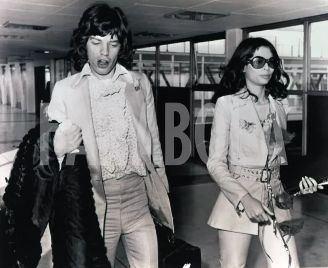découvrez les tirages vintage des années 70 de mick rock, célèbre photographe de légendes du rock. plongez dans l’univers iconique de la musique avec ces photos originales et rares d’une époque mythique.