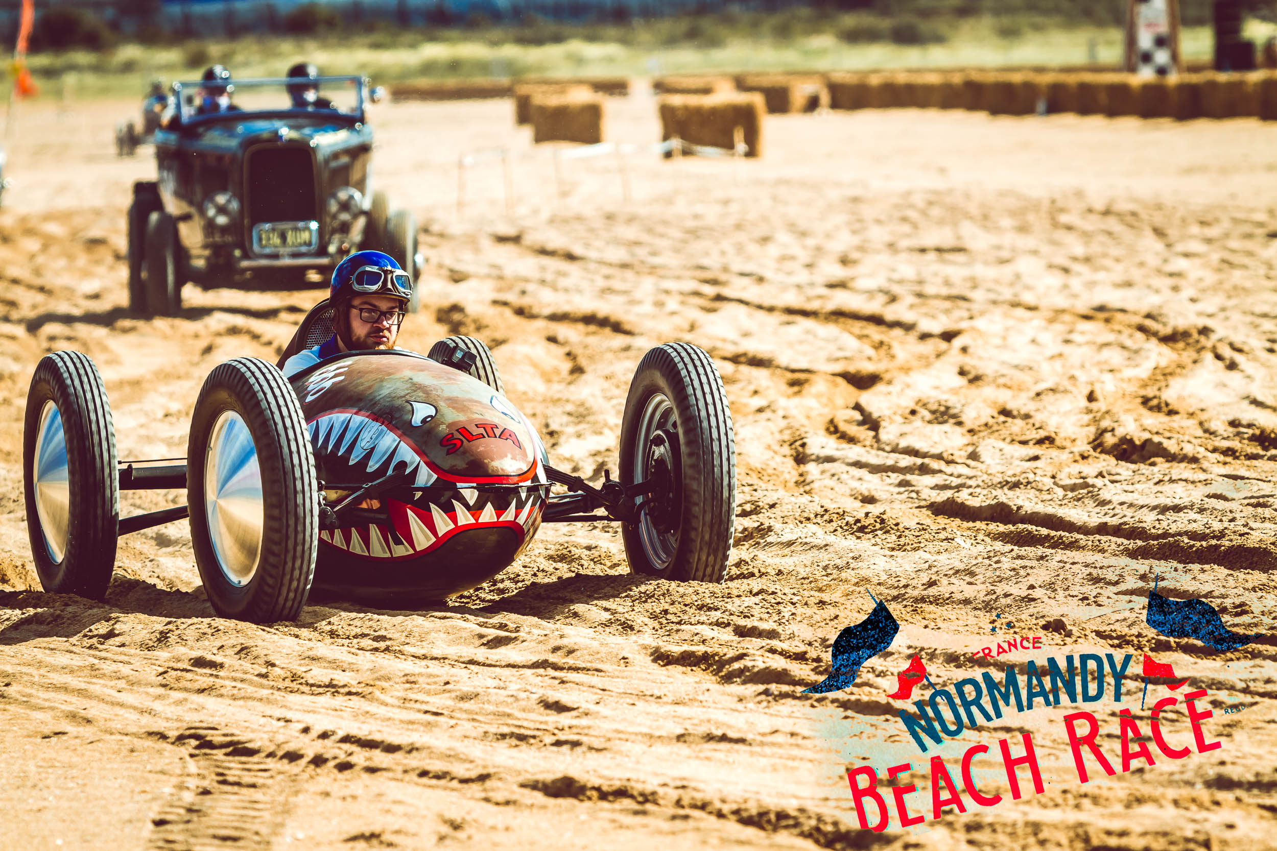 découvrez comment une photo captivante de la normandy beach race a été récompensée, mettant en lumière l'esprit vintage et la passion de cette course mythique sur les plages normandes.