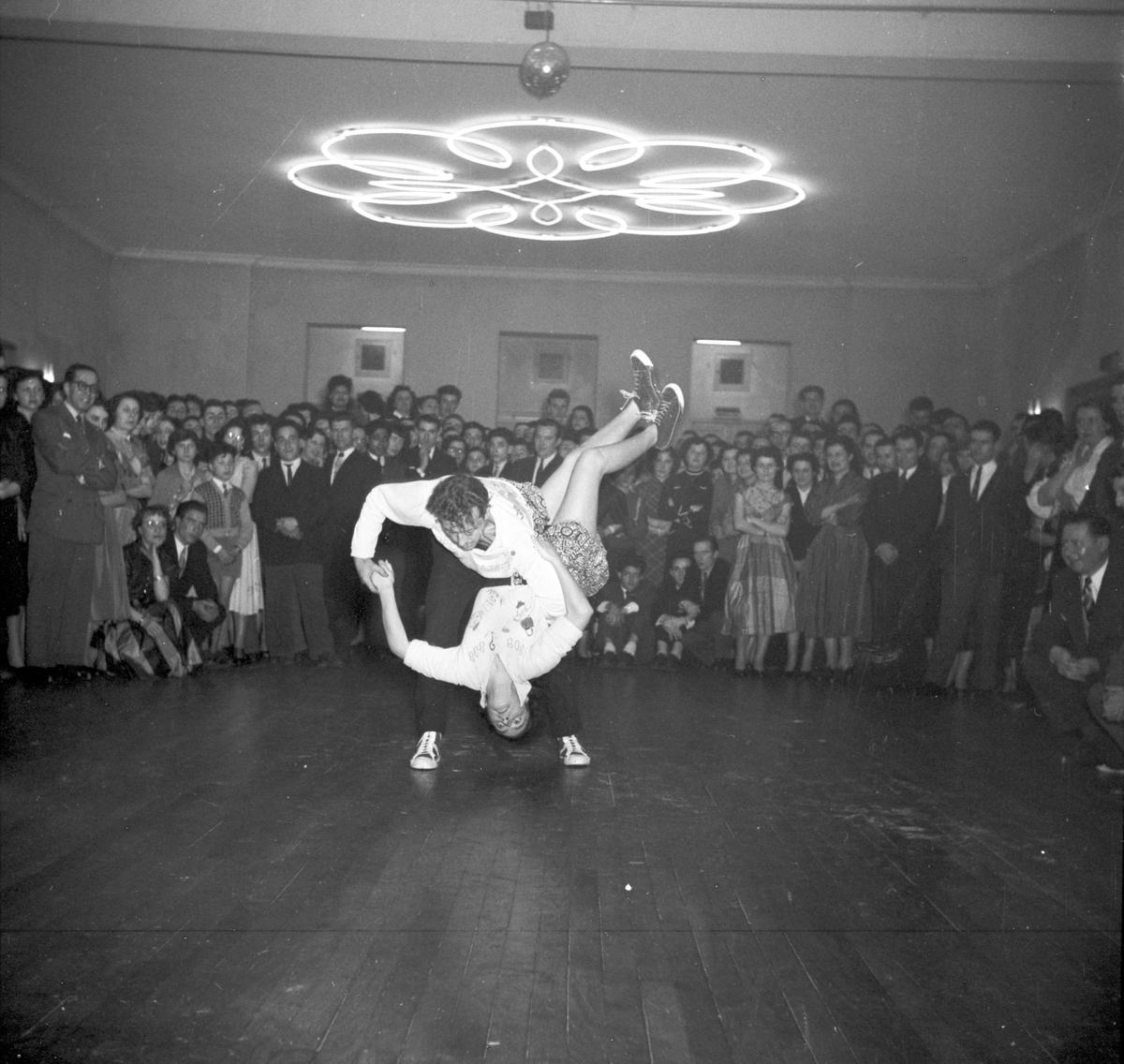testez vos connaissances en devinant les légendes des photos historiques célèbres. un jeu captivant pour les passionnés d'histoire et de photographie.