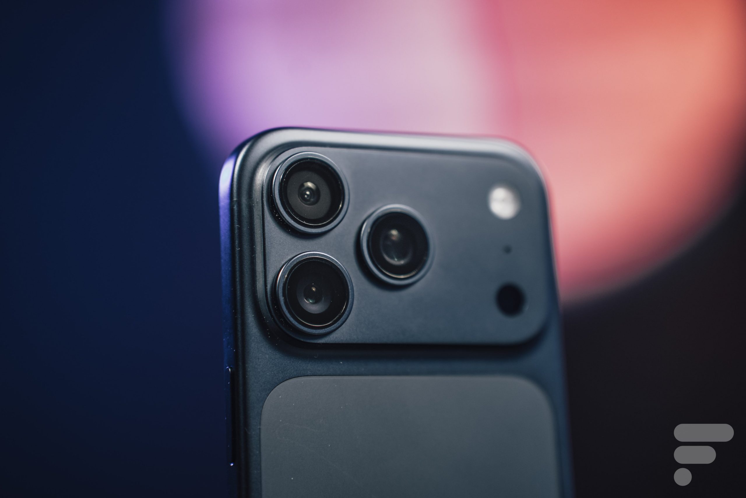découvrez notre guide comparatif des meilleurs smartphones photo de 2025 pour choisir l'appareil idéal alliant qualité d'image et performance.