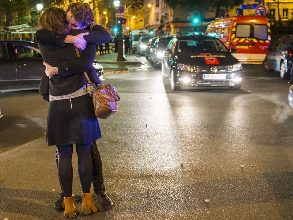 découvrez le débat passionné autour des libertés et des responsabilités à travers l'image choc du bataclan, un symbole fort de mémoire et de réflexion.