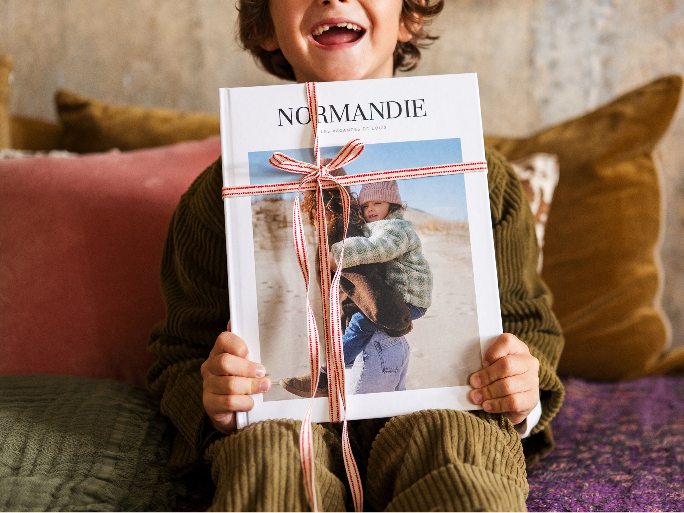 découvrez comment un roman-photo peut devenir une idée cadeau originale et personnalisée, parfaite pour surprendre vos proches avec une histoire unique et pleine d'émotions.