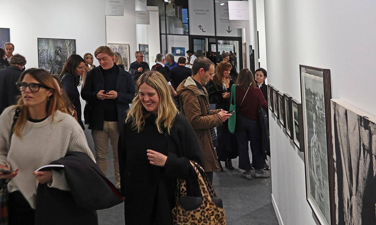 découvrez l'univers de walt girdner à paris : un studio photo et une galerie dédiés à l'après-guerre, mêlant histoire, art et photographie exceptionnelle.