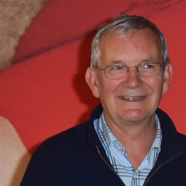 découvrez l'hommage à martin parr, maître incontesté de la photographie du quotidien, récemment décédé. retour sur son œuvre et son impact durable.