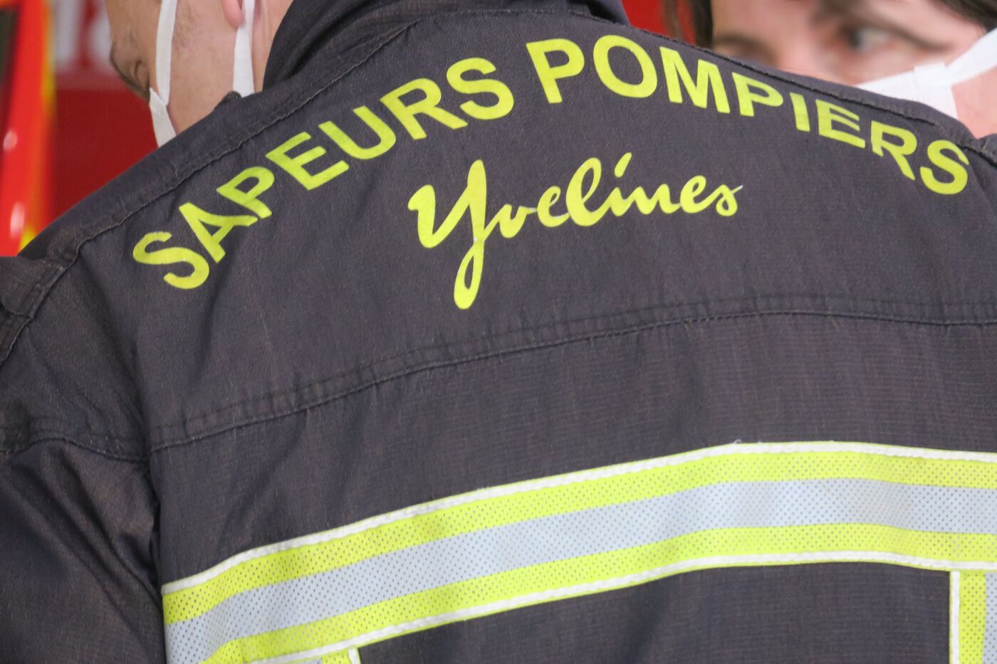 découvrez l'histoire d'un coiffeur menacé d'expulsion au jardin national et les enjeux qui entourent cette situation délicate.