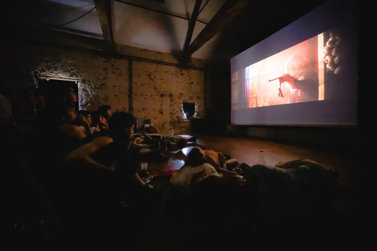découvrez le photo ciné club cheminot de jarny : un lieu dédié à l'art et à l'innovation, où passion et créativité se rencontrent à travers la photographie et le cinéma.