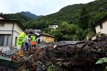 découvrez les dégâts causés par l'inondation à la résidence d'amal et georges clooney, ainsi que les mesures prises pour réparer les dommages.