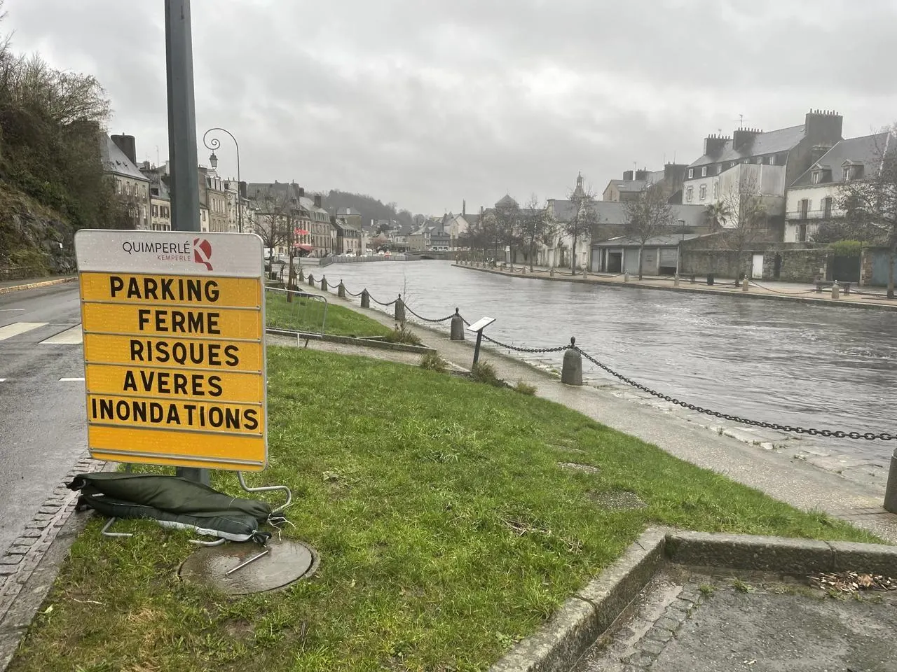 découvrez des photos impressionnantes des crues lors de vos visites touristiques et bénéficiez de conseils pratiques sur le stationnement à proximité des sites inondés.