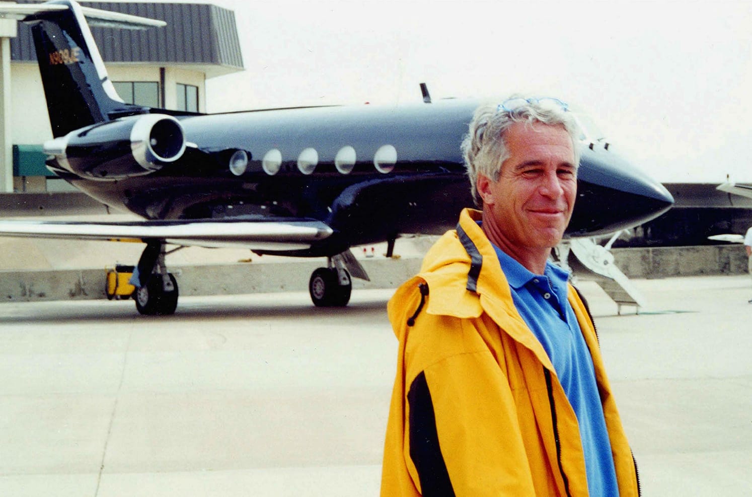 découvrez la photo mettant en lumière la marit de norvège en lien avec jeffrey epstein, un sujet d'actualité et d'investigation.