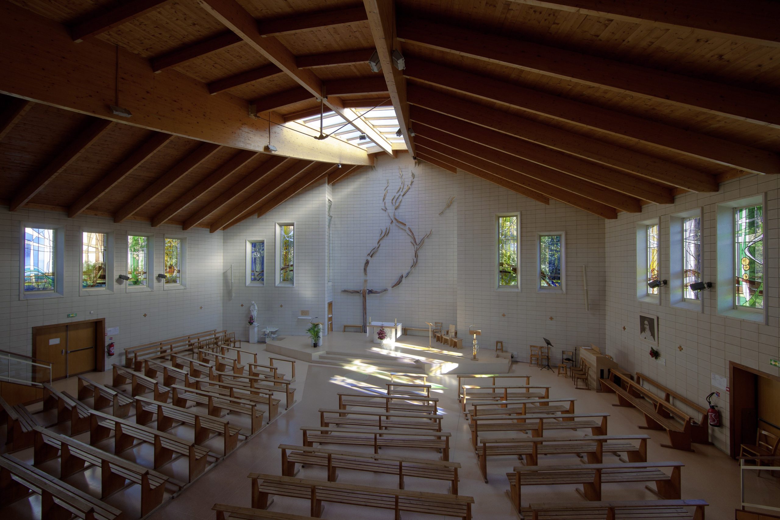 participez à un atelier photo unique à l'église sainte-thérèse et apprenez à capturer la beauté architecturale et l'atmosphère spirituelle de ce lieu emblématique.