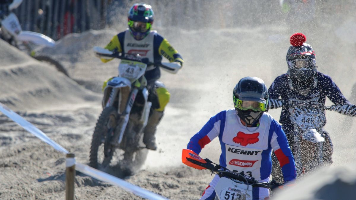 découvrez les moments forts vintage de l'enduropale 2026, une célébration emblématique du motocross sur la plage alliant passion, histoire et adrénaline.