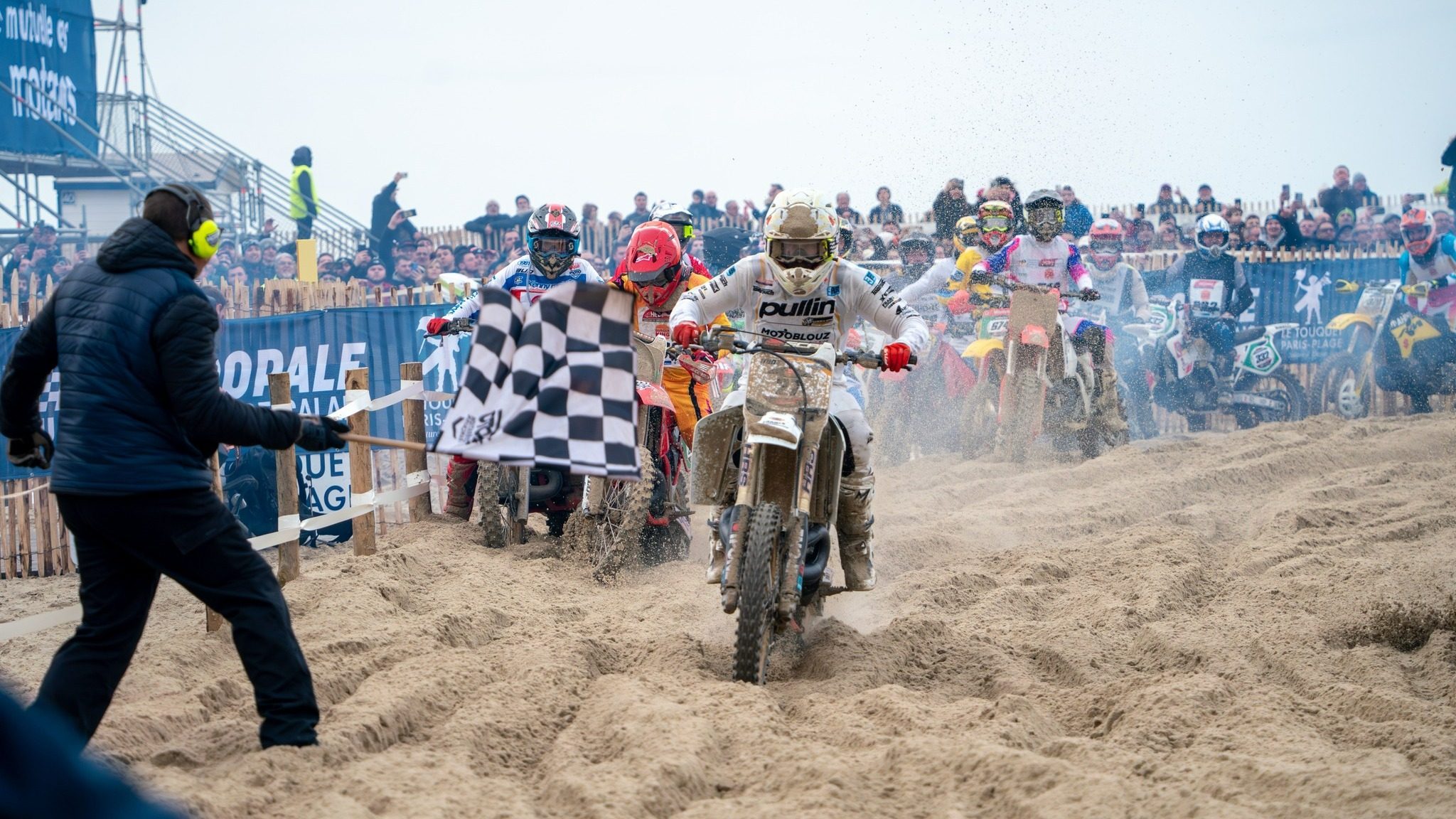 revivez les moments forts vintage de l'enduropale 2026, une course mythique mêlant passion, histoire et sensations uniques sur les plages légendaires.