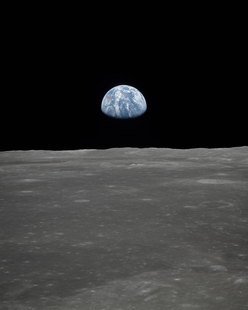 découvrez à paris une exposition photo saisissante qui met en lumière l'état critique de notre planète. plongez au cœur des enjeux environnementaux à travers des images puissantes et engagées.