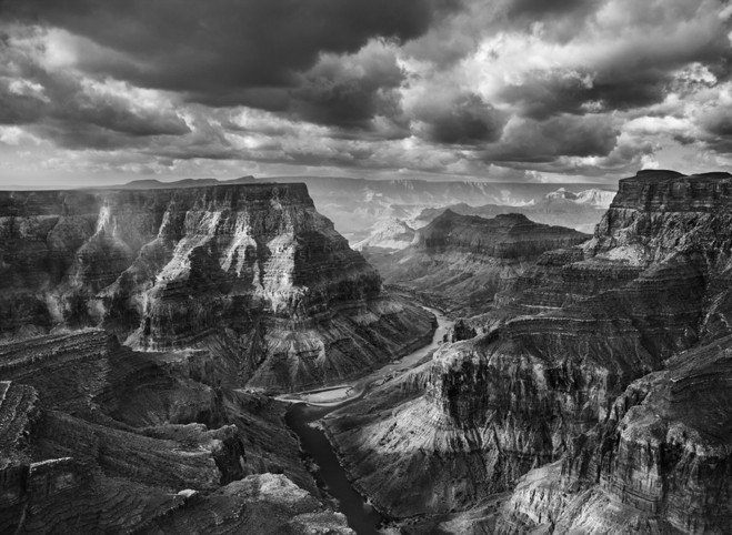 découvrez une exposition photo à paris qui met en lumière l'état critique de notre planète à travers des images saisissantes et engagées.