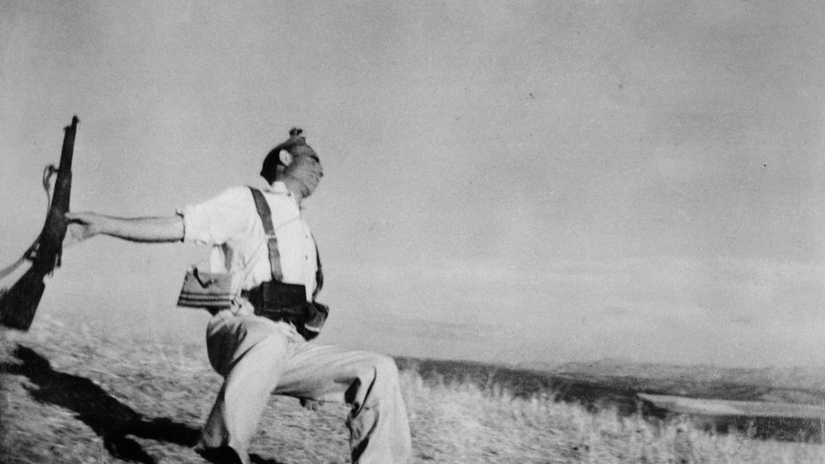 découvrez l'exposition robert capa à paris, une immersion captivante dans l'œuvre du célèbre photojournaliste, entre histoire et émotions.