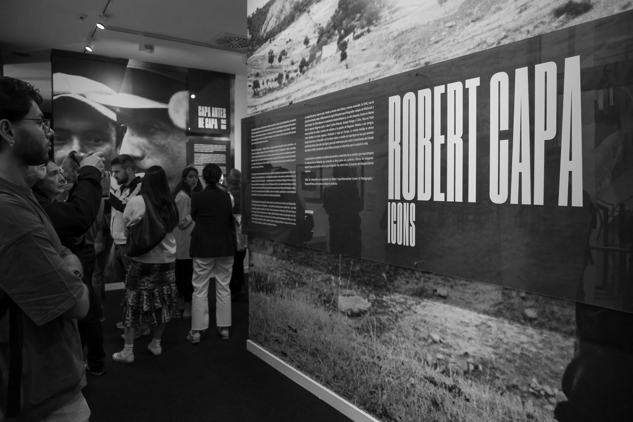 découvrez l'exposition robert capa à paris, une rétrospective captivante sur le célèbre photojournaliste et ses images emblématiques de l'histoire du xxe siècle.