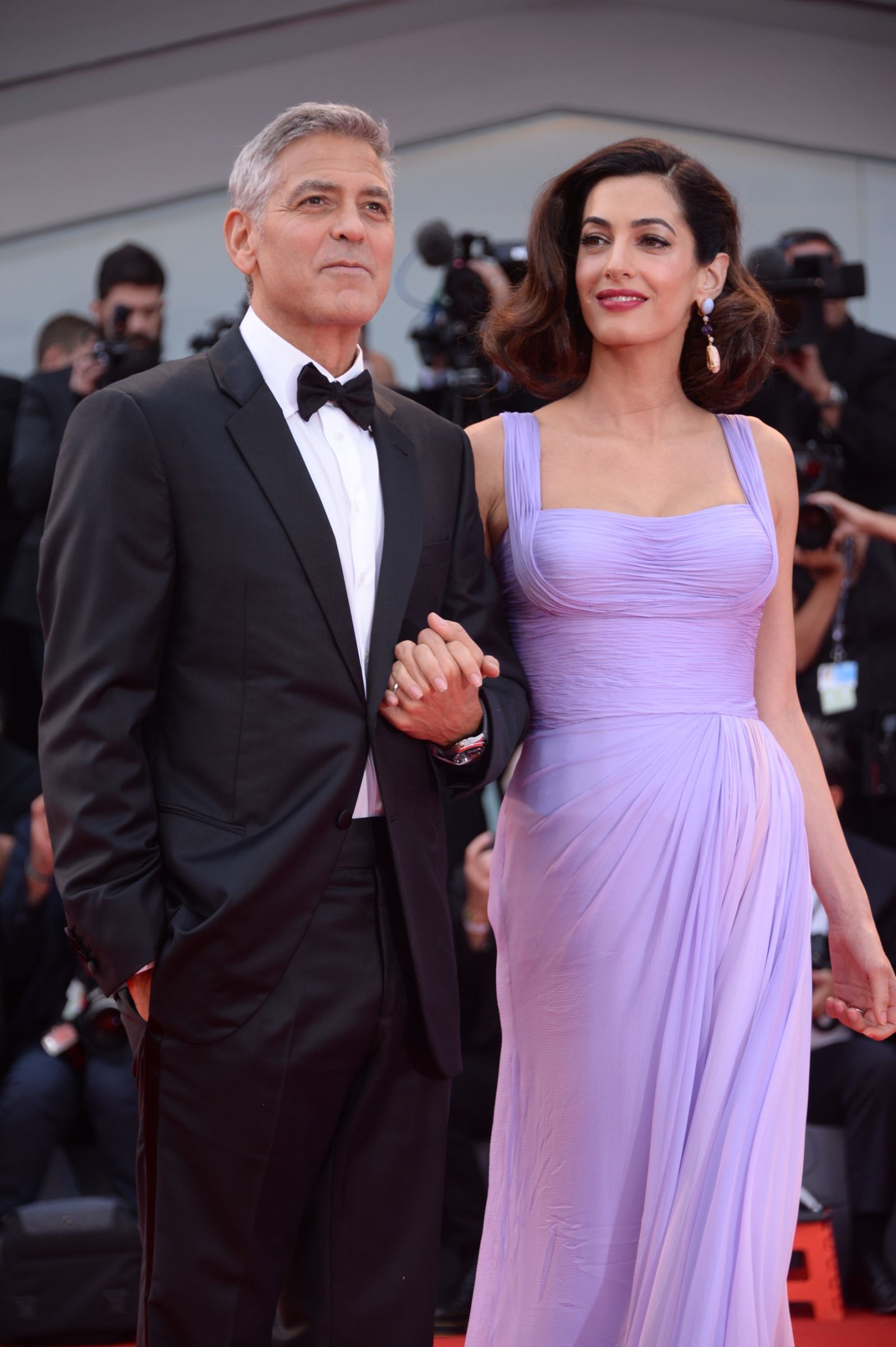 découvrez les dégâts causés par l'inondation chez amal et georges clooney dans leur résidence, et les mesures prises pour restaurer leur maison.
