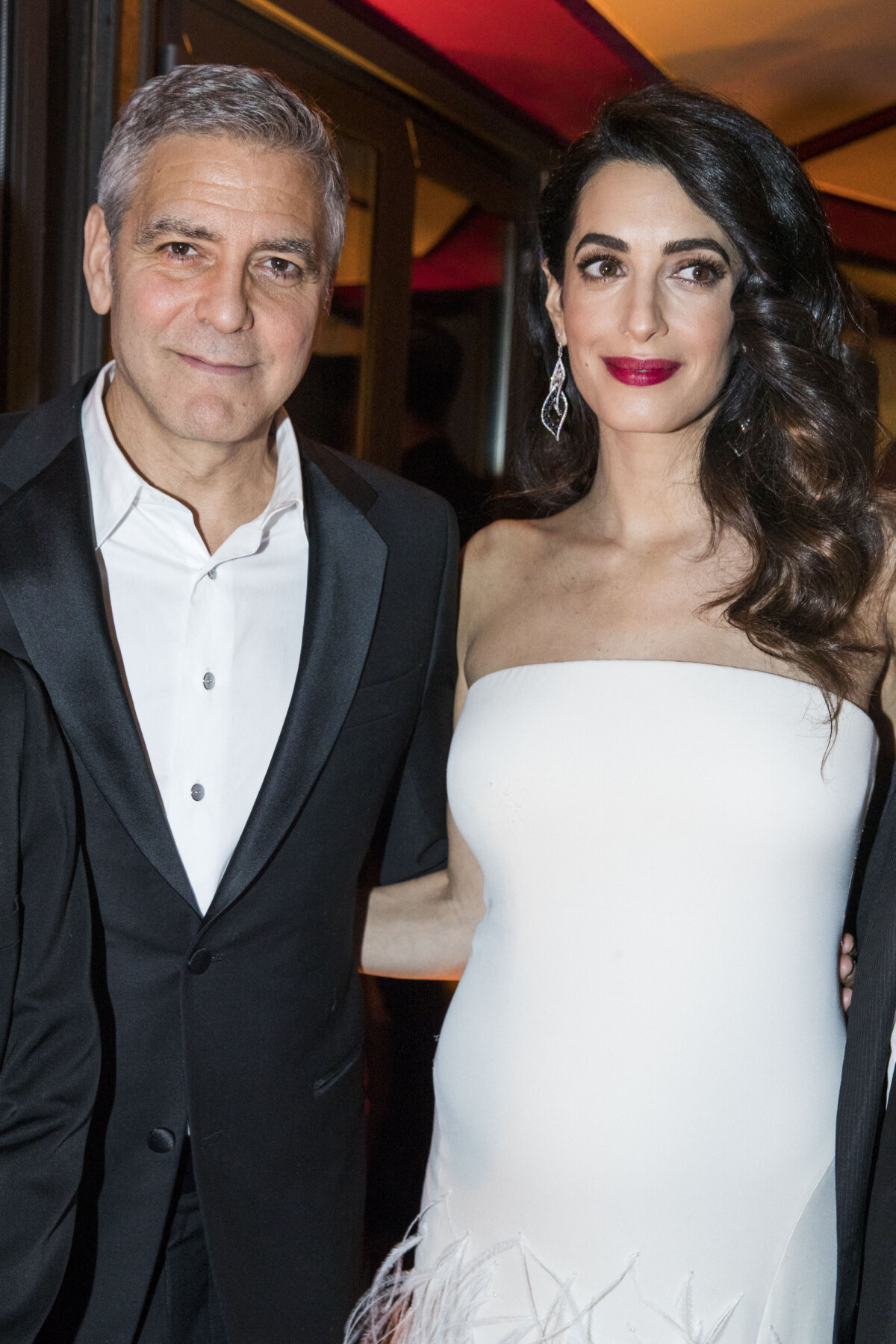 découvrez les dégâts causés par l'inondation à la résidence d'amal et georges clooney et comment ils font face à cette situation exceptionnelle.