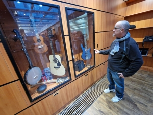 découvrez le nouveau studio photo inclusif de leslie perbet à sainte-sigolène, un espace dédié à la diversité et à la créativité pour tous.