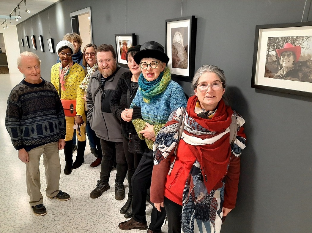 découvrez une photo inédite du secours populaire à saint-pierre-des-corps, illustrant leur engagement solidaire et leurs actions locales.