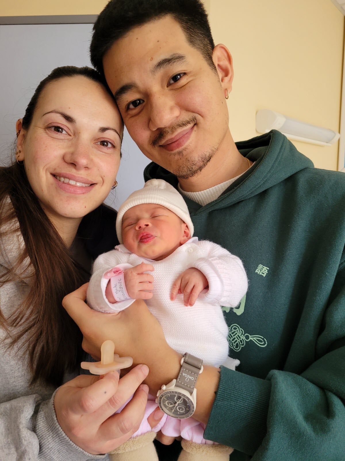 découvrez nos portraits de nouveau-nés récents réalisés dans le jura, capturant la douceur et la innocence de vos tout-petits avec authenticité et tendresse.