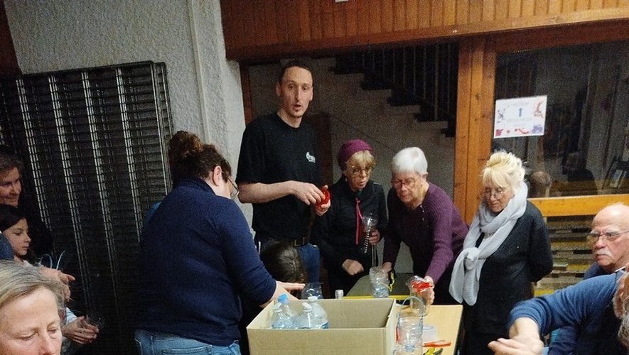 participez à la réunion exceptionnelle des anciens élèves retraités pour partager souvenirs et expériences dans une ambiance conviviale.
